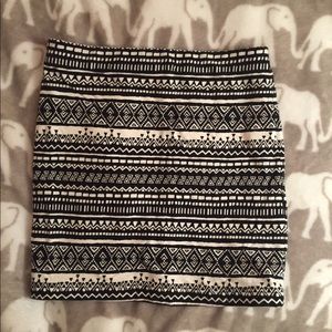 Tribal print black & white skirt 👏🏼👏🏼👏🏼